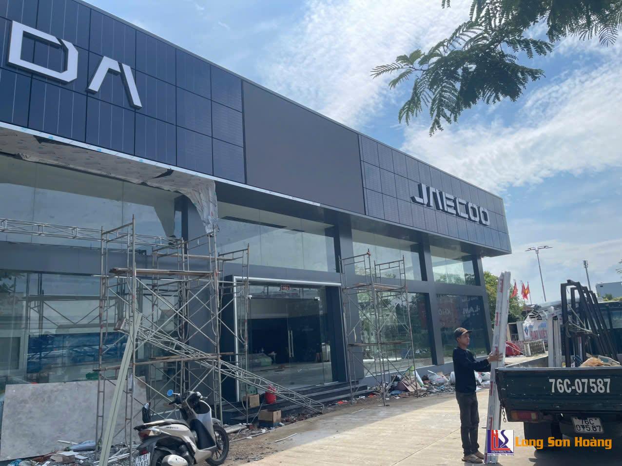 Bàn Giao Công Trình Lắp Đặt ALU Cho Showroom OMODA & JAECOO Quảng Ngãi Bàn Giao Công Trình Lắp Đặt ALU Cho Showroom OMODA & JAECOO Quảng Ngãi